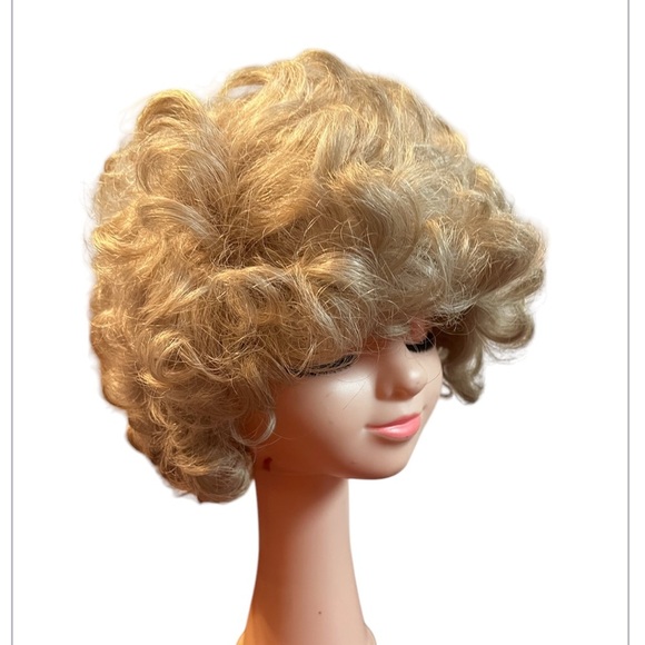 Paula Young Morning Glory Size A 1063 Curly Short Wig Golden Wheat Ash Blonde - Picture 9 of 10